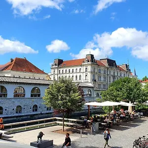 https://petkovek-river-view.hotels-in-ljubljana.com